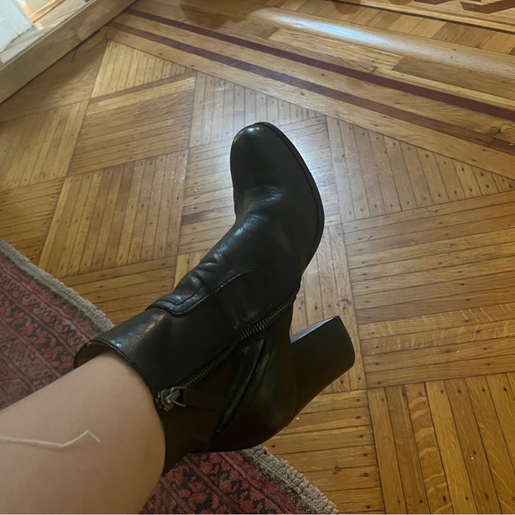 Frye stacked heel bootie almond round toe leather 9 ankle - Picture 6 of 6